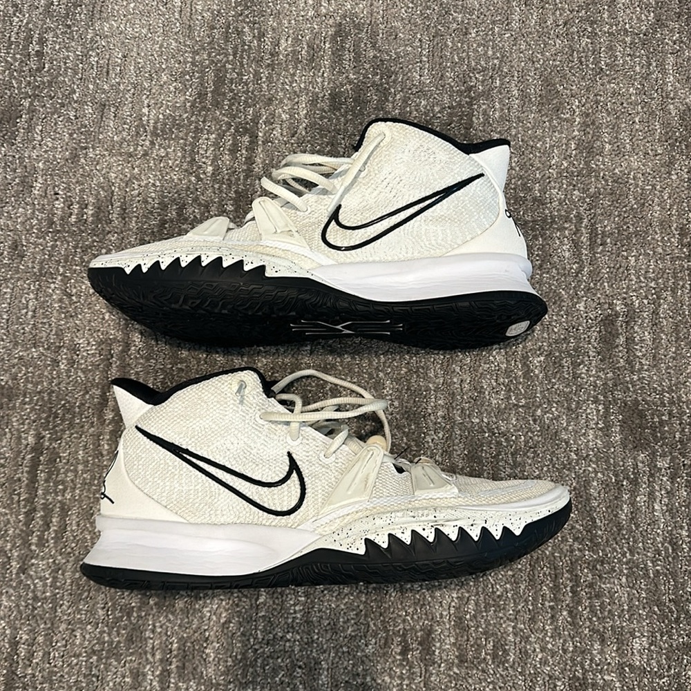 Men’s Kyrie basketball shoes size 11.5
